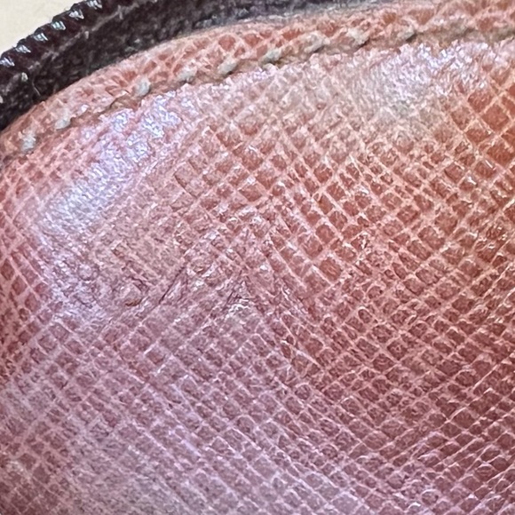 Vintage Louis Vuitton- 1986 LV Pochette
Secret / Rare Shoulder Bag - Picture 14 of 17